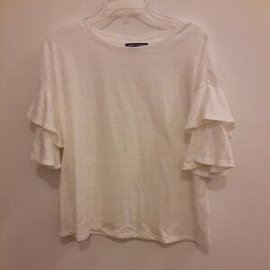 Cable & Gauge Medium White Top w/Layered Ruffle Sleeves & Scoop Neckline